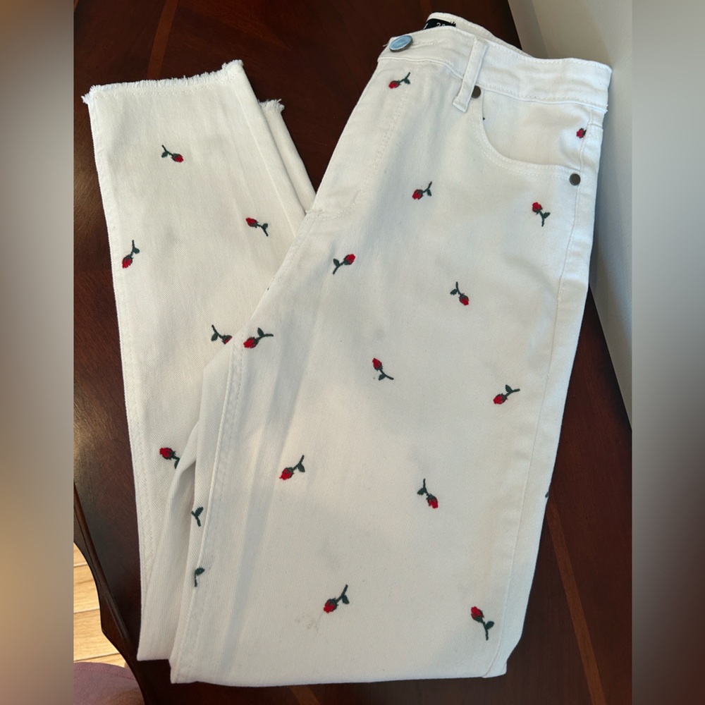 Design Lab Lord & Taylor White and Red Ankle Cropped Jeans